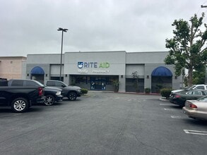 17200-17288 Saticoy St, Van Nuys, CA à louer Photo de l’immeuble– Image 2 sur 2