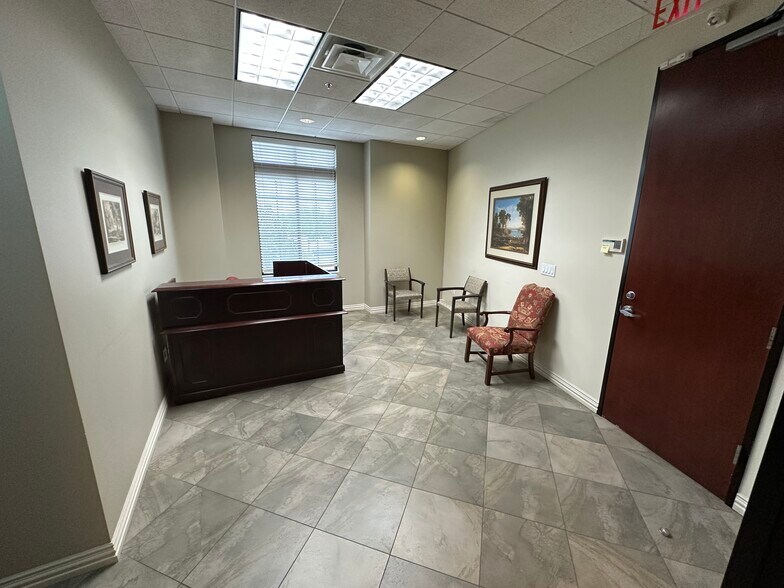 735 Plaza Blvd, Coppell, TX à louer - Photo de l’immeuble – Image 2 sur 13