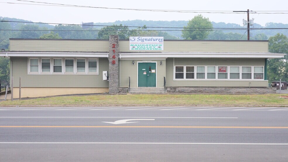 2148 S Main St, Waterbury, CT à louer - Photo de l’immeuble – Image 3 sur 6