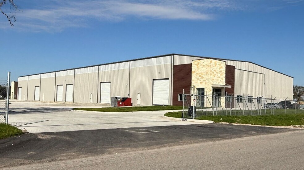 211 E Sycamore St, Fresno, TX à vendre - Photo principale – Image 1 sur 8