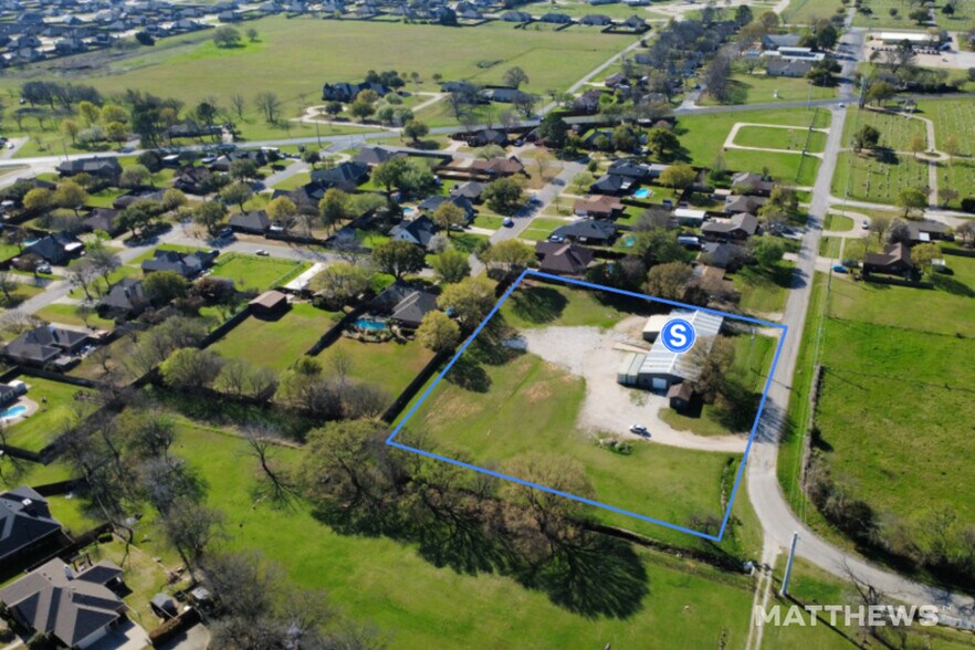 1324 N Saint James Rd, Pilot Point, TX à louer - Photo de l’immeuble – Image 3 sur 4