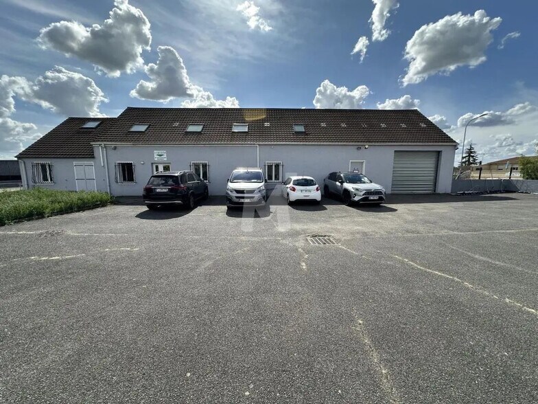 Local d'activités dans Égly à vendre - Photo de l’immeuble – Image 1 sur 12