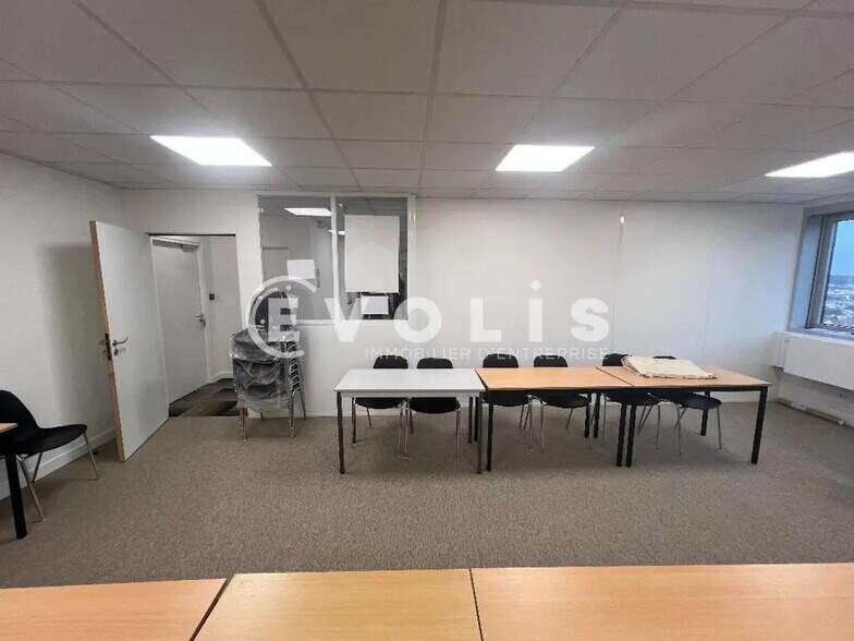 9-10 Porte De Neuilly, Noisy-le-Grand à louer - Photo de l’immeuble – Image 3 sur 14