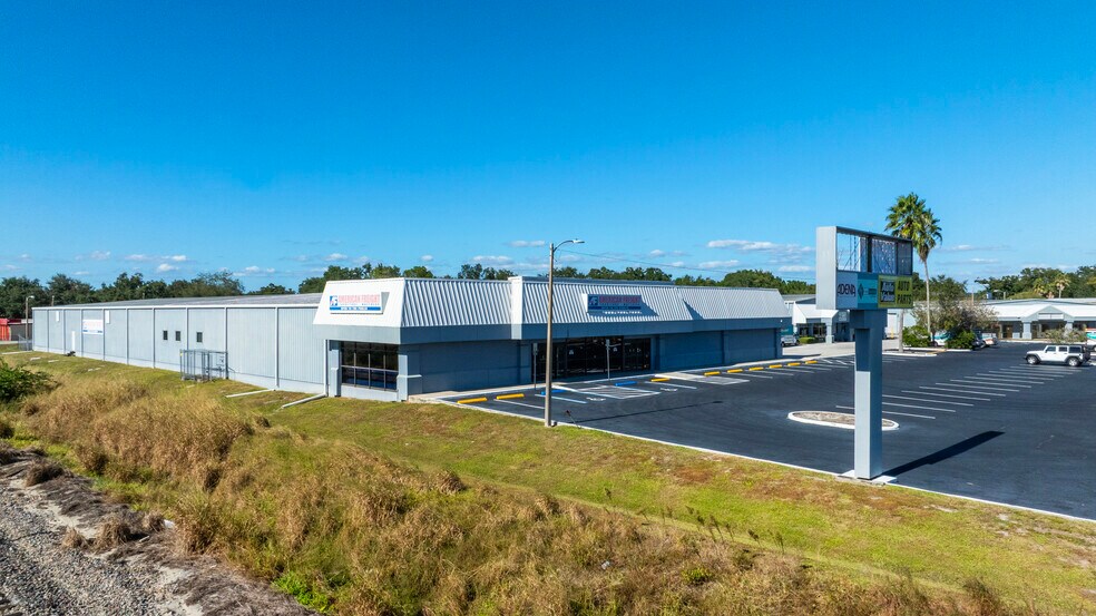 2210 Commerce Point Dr, Lakeland, FL à louer - Photo de l’immeuble – Image 1 sur 9