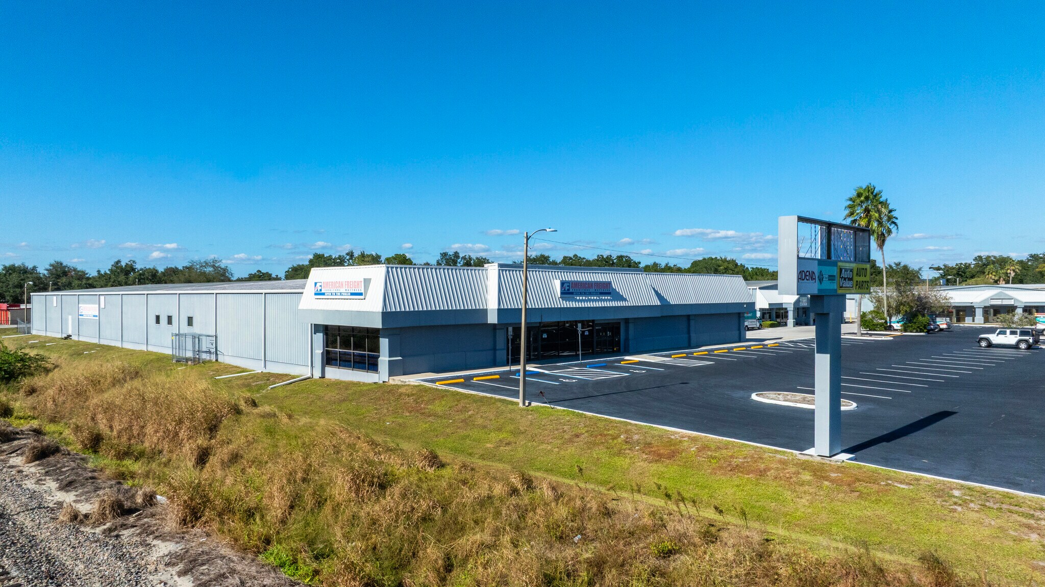 2210 Commerce Point Dr, Lakeland, FL à louer Photo de l’immeuble– Image 1 sur 10