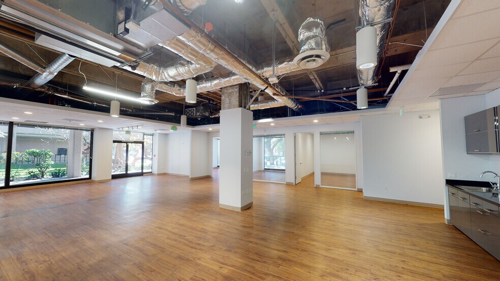 6310 San Vicente Blvd, Los Angeles, CA à louer - Numérisation 3D Matterport – Image 3 sur 14