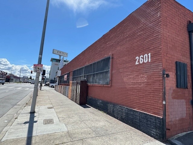 2601 S Broadway, Los Angeles, CA à louer - Photo de l’immeuble – Image 2 sur 9