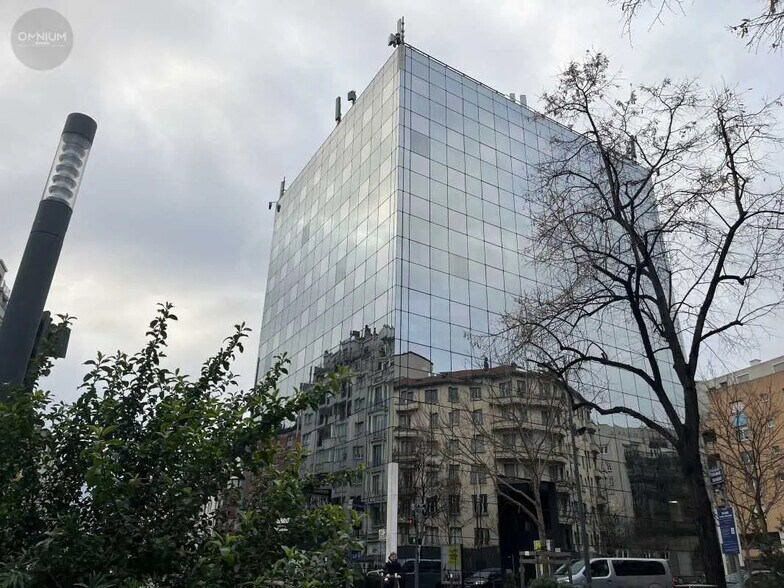 Bureau dans Villeurbanne à louer - Photo de l’immeuble – Image 1 sur 12