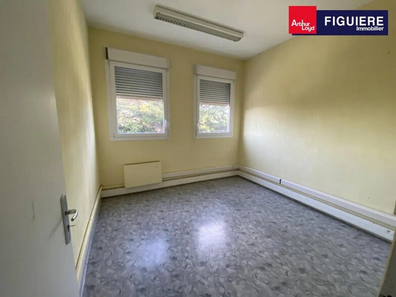 Bureau dans Salon-de-Provence à louer - Photo de l’immeuble – Image 3 sur 22