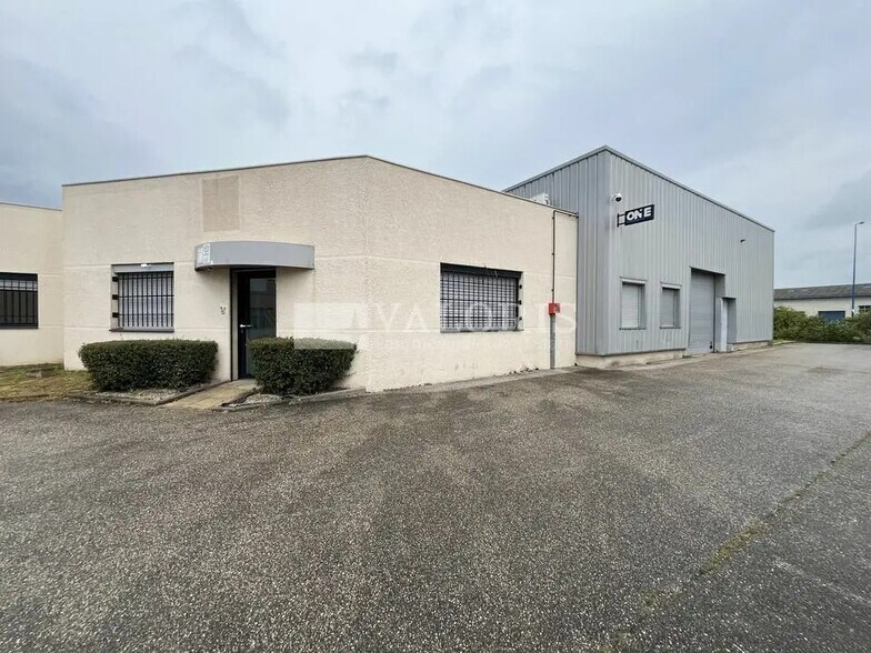 Local d’activités dans Vaulx-en-Velin à louer - Photo de l’immeuble – Image 1 sur 7