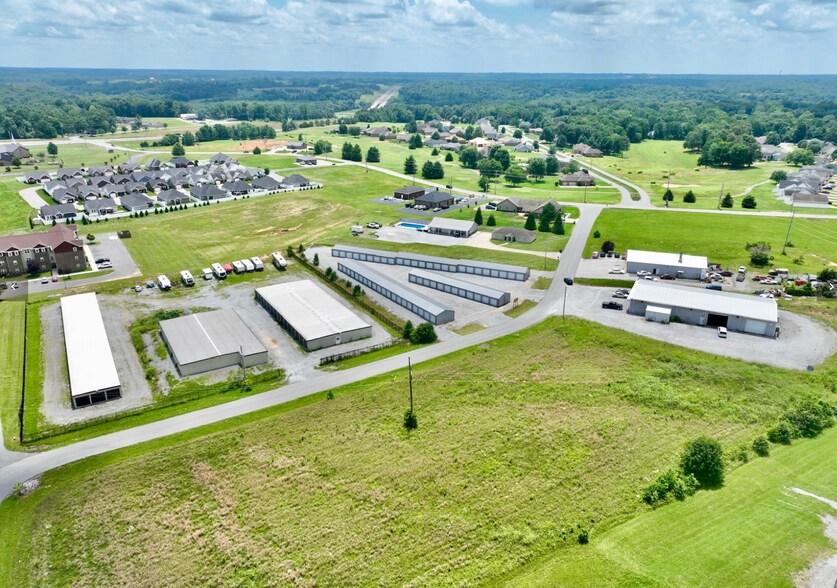 96 Phoenix Dr, Cadiz, KY à vendre - Photo de l’immeuble – Image 2 sur 8