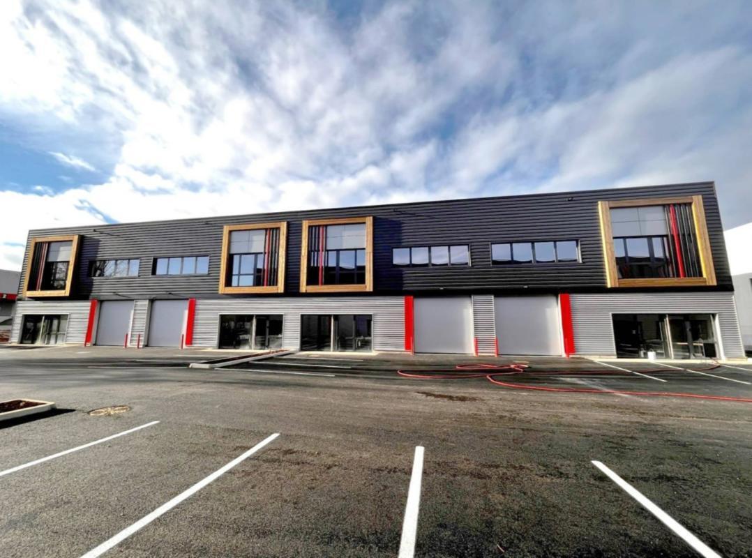 10-14 Rue De Bretagne, Saint-Quentin-Fallavier à louer Photo de l’immeuble– Image 1 sur 16