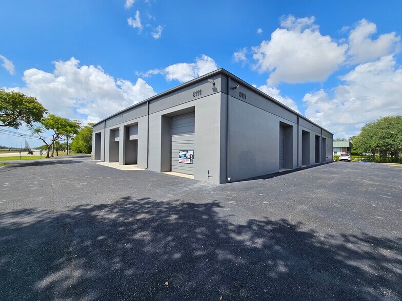 8111 Garden Rd, Riviera Beach, FL à louer - Photo de l’immeuble – Image 2 sur 5