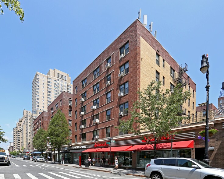 45-47 E 8th St, New York, NY à louer - Photo de l’immeuble – Image 3 sur 7