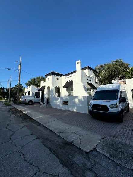 822 Menendez Ct, Orlando, FL à louer - Photo de l’immeuble – Image 2 sur 29