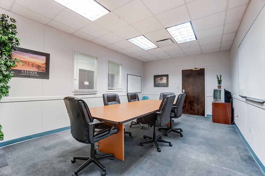 9635 Southern Pine Blvd, Charlotte, NC à louer - Photo intérieure – Image 2 sur 65