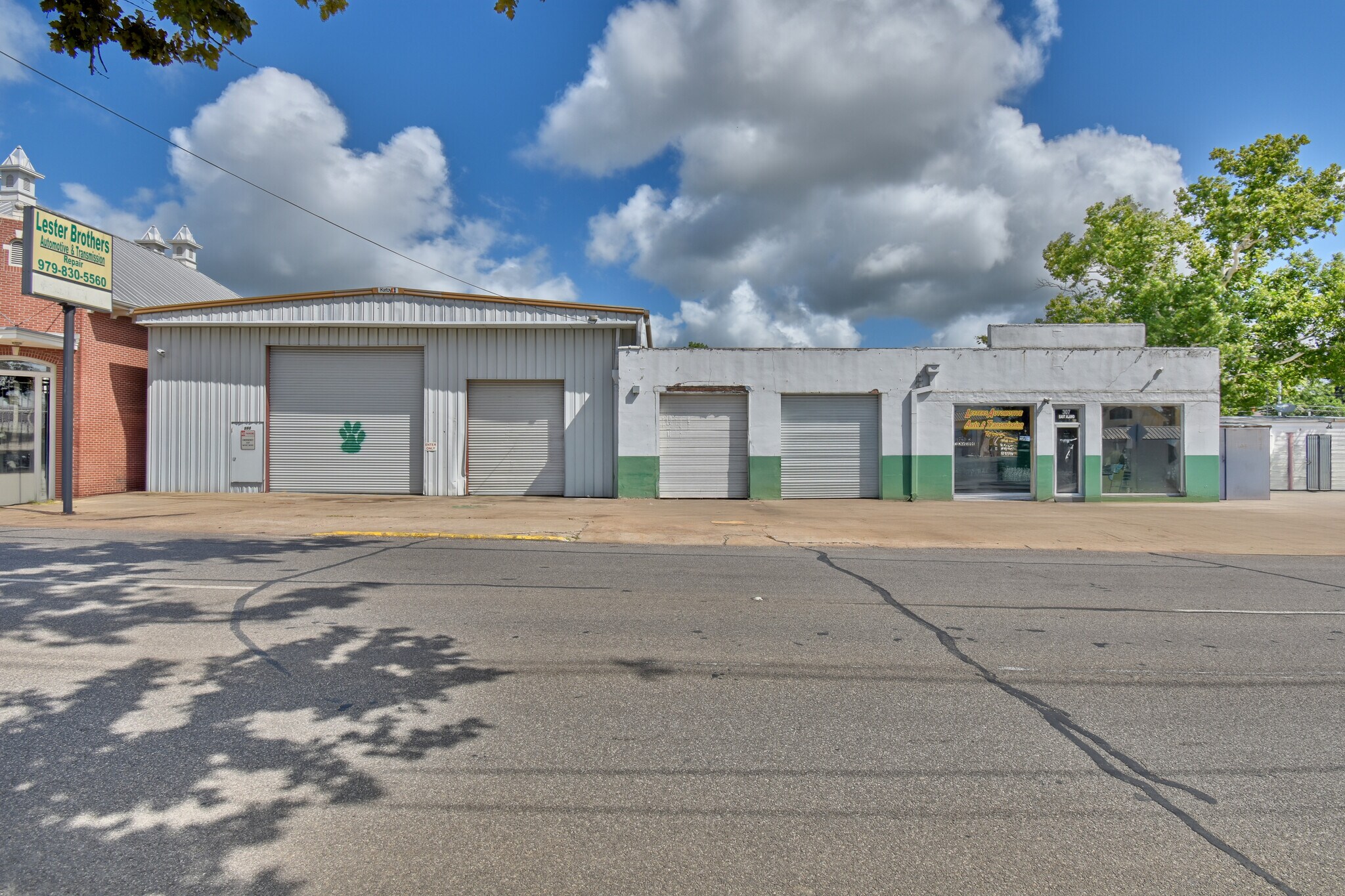 307 E Alamo St, Brenham, TX à vendre Photo principale– Image 1 sur 52