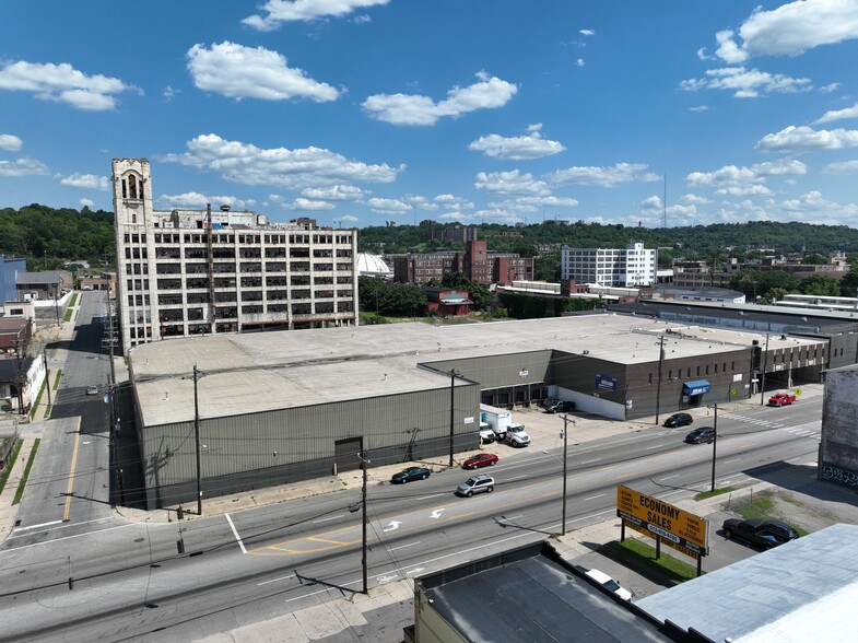 3300-3400 Spring Grove Ave, Cincinnati, OH à louer - Photo de l’immeuble – Image 3 sur 3