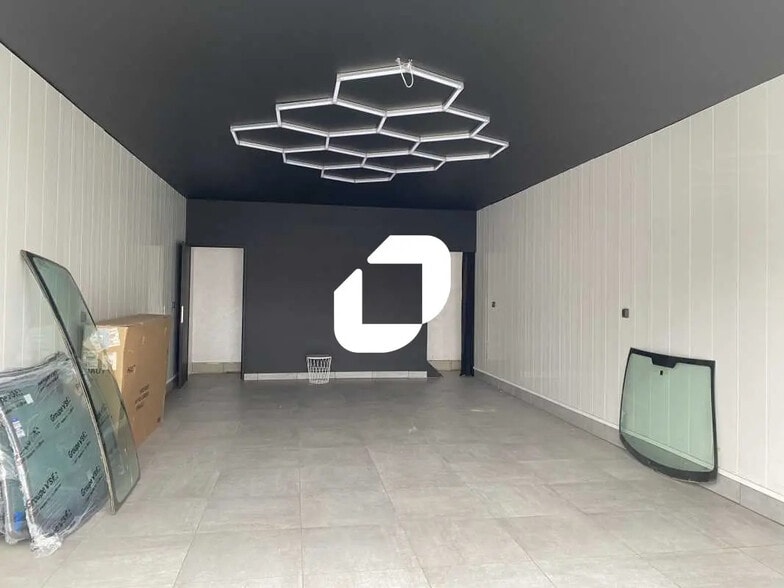 Local d’activités dans VILLENAVE-D'ORNON à louer - Photo de l’immeuble – Image 2 sur 6