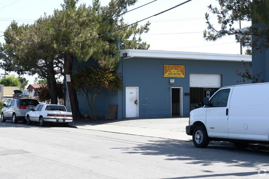 344 Berkshire Ave, Redwood City, CA à louer - Photo de l’immeuble – Image 1 sur 6