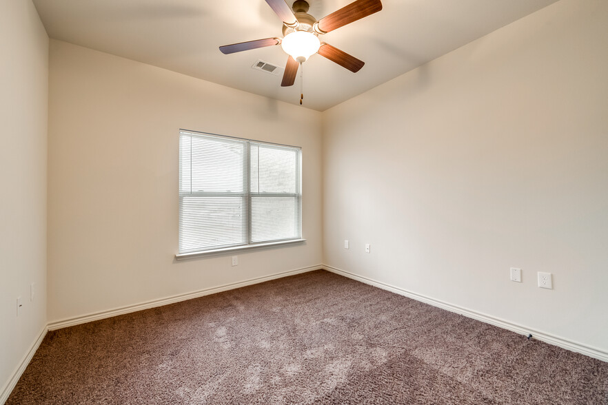 2410 W Jack Finney Blvd, Greenville, TX à vendre - Photo de l’immeuble – Image 3 sur 46