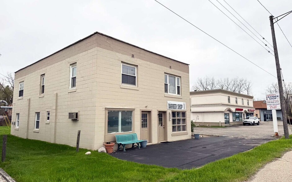 7669 Highland Rd, Waterford, MI à vendre - Photo de l’immeuble – Image 2 sur 4