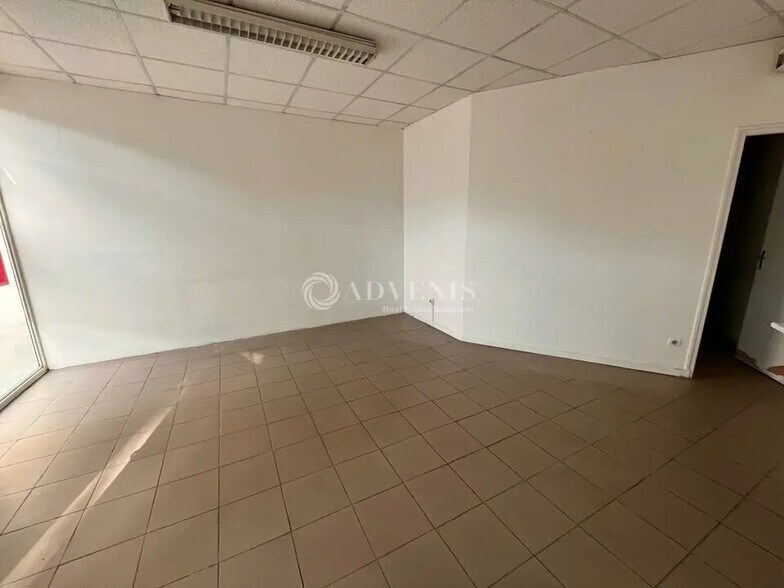 Local commercial dans Villeurbanne à louer - Photo de l’immeuble – Image 1 sur 1