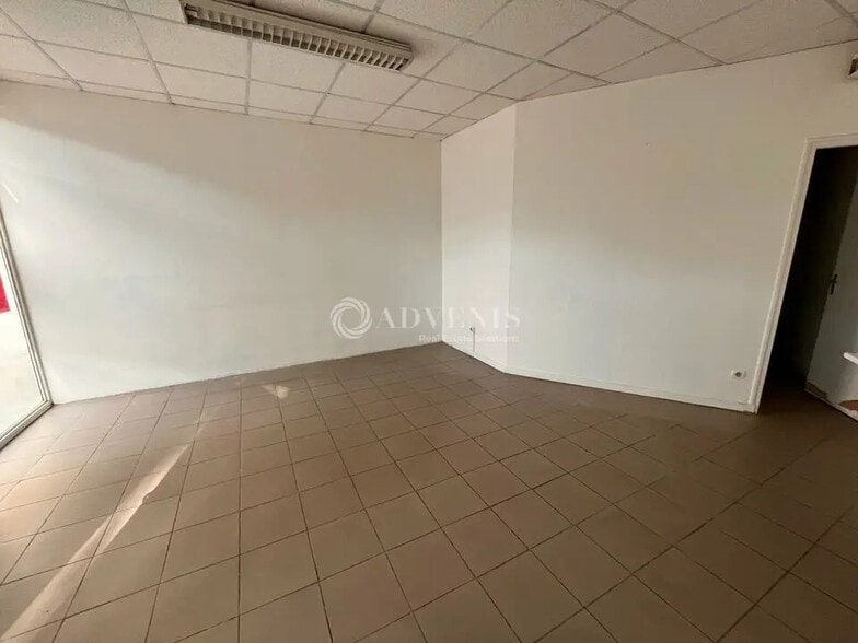 Local commercial dans Villeurbanne à louer - Photo de l’immeuble – Image 2 sur 2