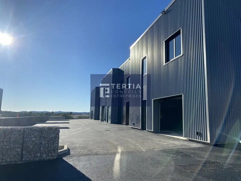 Local d'activités dans Vailhauquès à vendre - Photo de l’immeuble – Image 3 sur 9