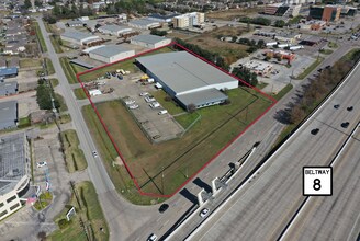 11300 Windfern Rd, Houston, TX à louer Aérien– Image 1 sur 5