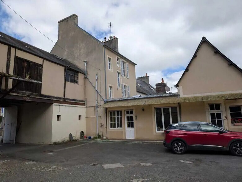 Local d'activités dans Bayeux à vendre - Photo de l’immeuble – Image 2 sur 6