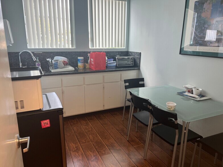 9736 Venice Blvd, Culver City, CA à louer - Photo intérieure – Image 2 sur 13