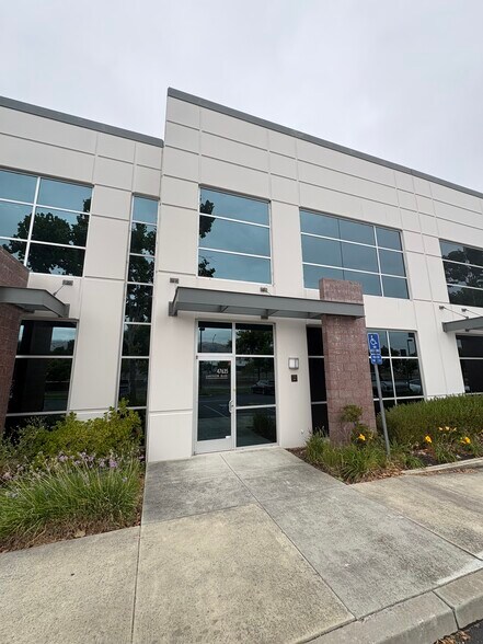 47635 Lakeview Blvd, Fremont, CA à louer - Photo de l’immeuble – Image 1 sur 7