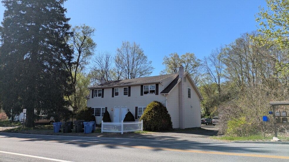 Eagle Court, Mansfield, CT à vendre - Photo principale – Image 1 sur 8