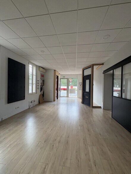 Local commercial dans Bordeaux à louer - Photo de l’immeuble – Image 2 sur 12