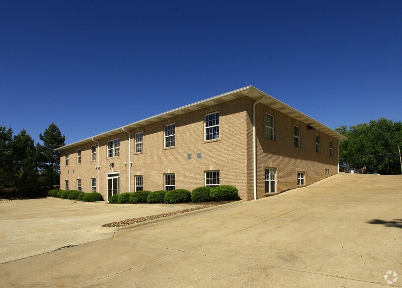 18400 Pearl Rd, Strongsville, OH à louer - Photo de l’immeuble – Image 3 sur 13