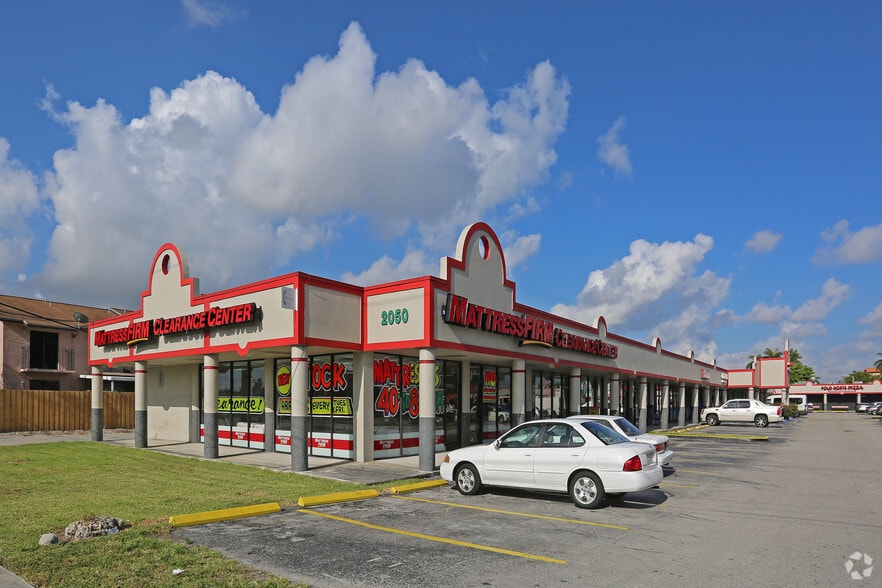 2050 W 56th St, Hialeah, FL à louer - Photo principale – Image 1 sur 4