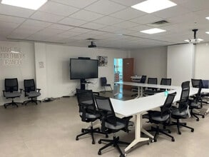 2 Boulevard De L'Oise, Pontoise à louer Photo de l’immeuble– Image 2 sur 9