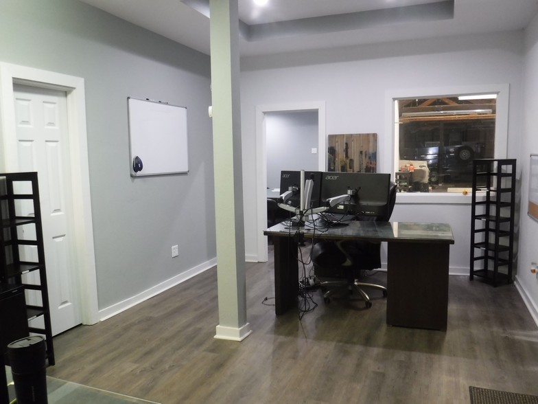 103 N Live Oak St, Tomball, TX à vendre - Photo intérieure – Image 3 sur 23