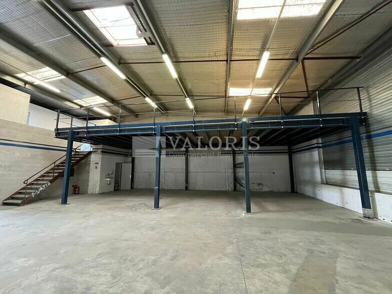 Local d’activités dans Vitrolles à louer - Photo intérieure – Image 2 sur 13