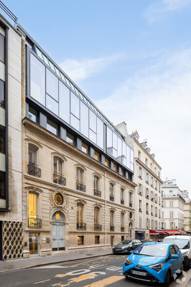 15-17 Rue De Bucarest, Paris à louer - Photo de l’immeuble – Image 3 sur 4