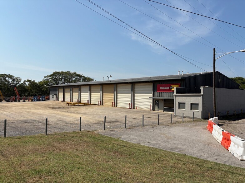 1333 Foster Ave, Nashville, TN à louer - Photo de l’immeuble – Image 2 sur 6