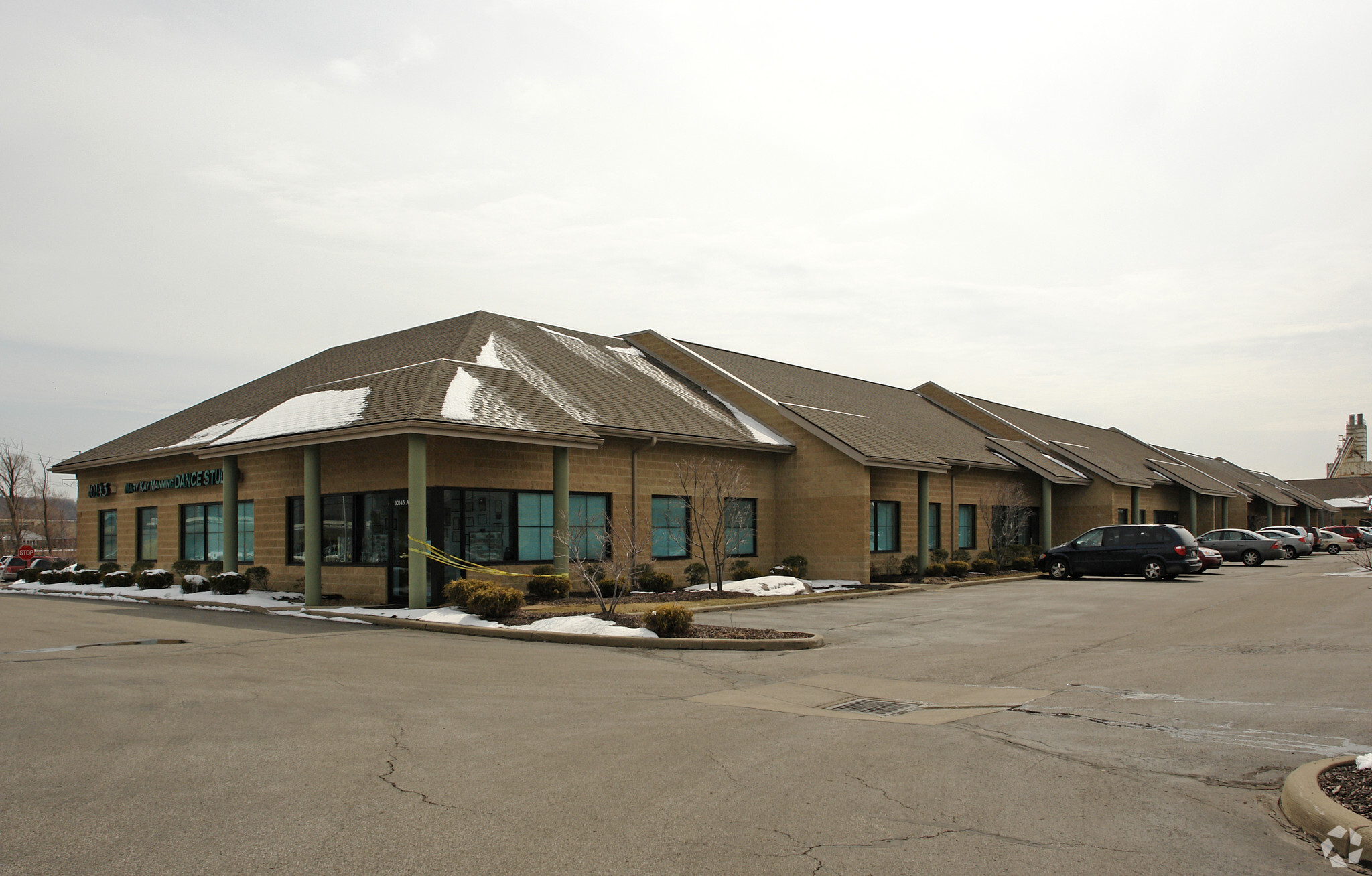 10147 Royalton Rd, North Royalton, OH à louer Photo principale– Image 1 sur 19