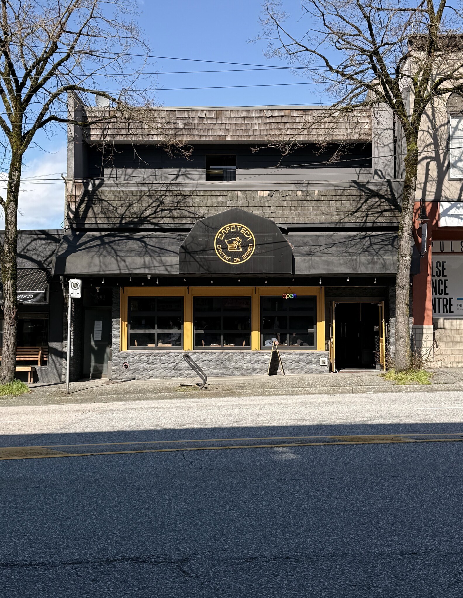 3681-3683 W 4th Ave, Vancouver, BC à louer Photo de l’immeuble– Image 1 sur 8