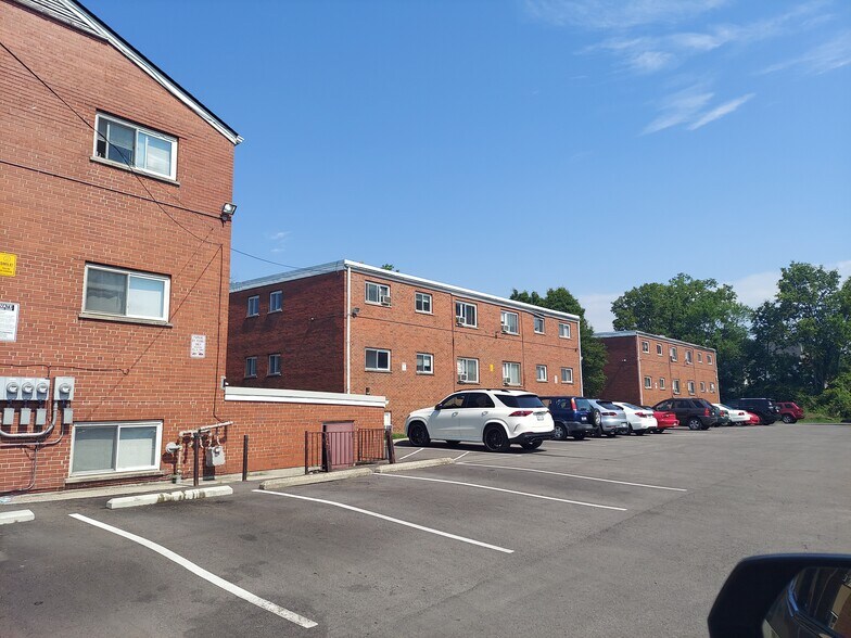 8400-8414 Anthony Wayne Ave, Cincinnati, OH à vendre - Photo de l’immeuble – Image 2 sur 27