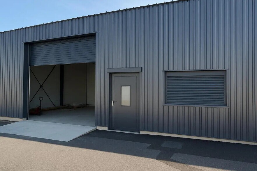 Local d’activités dans Carcassonne à louer - Photo de l’immeuble – Image 2 sur 2