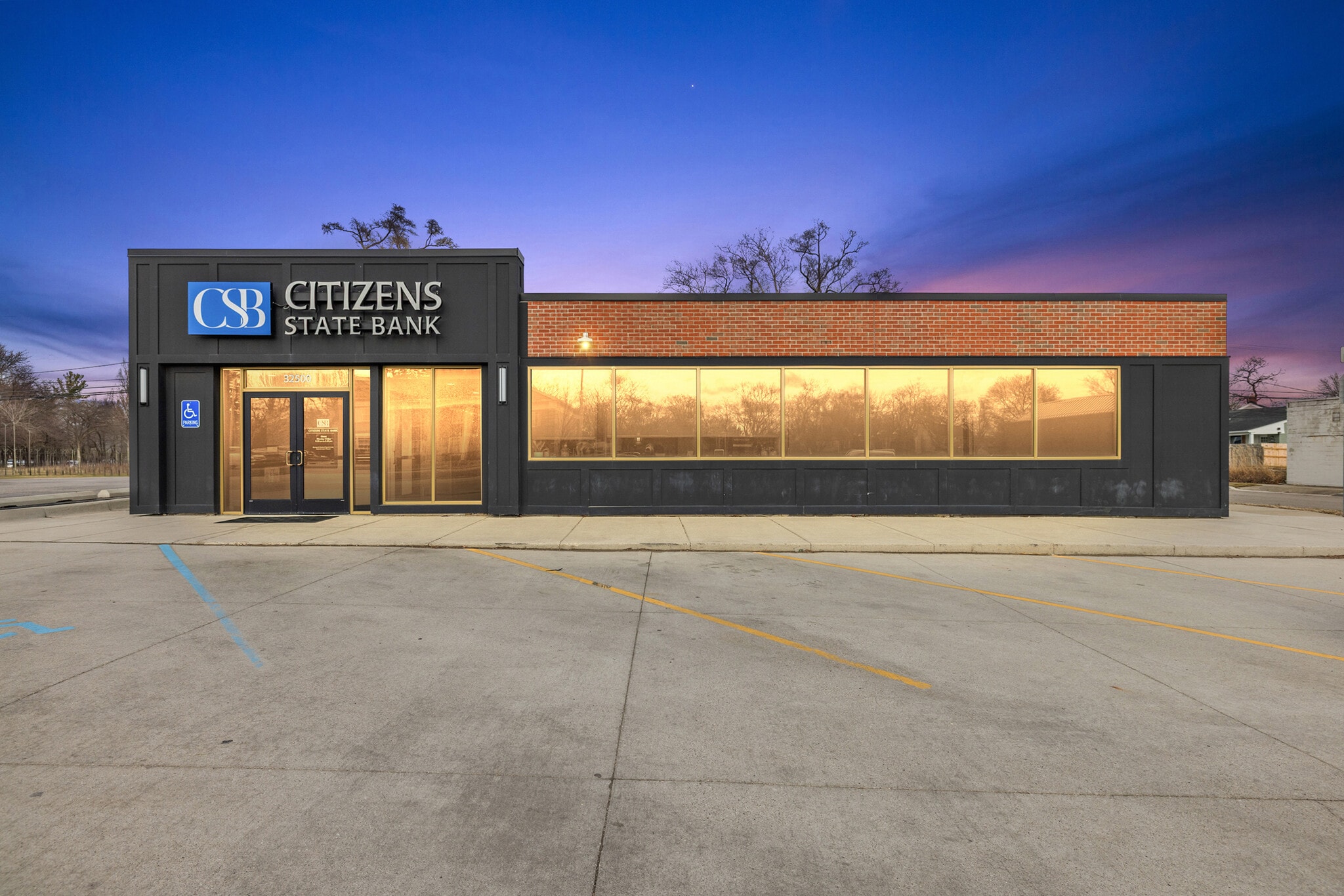 32500 N Woodward Ave, Royal Oak, MI à vendre Photo principale– Image 1 sur 18