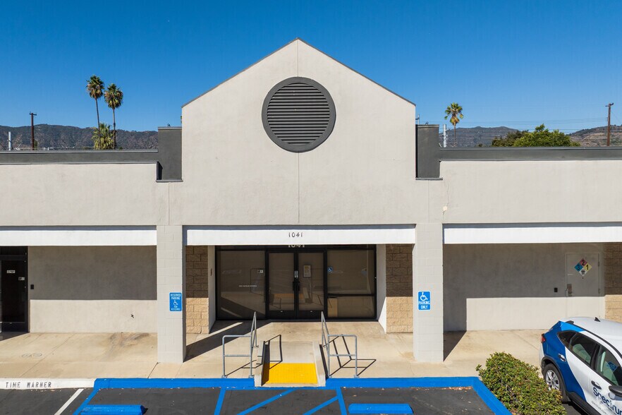 1041 E Route 66, Glendora, CA à vendre - Photo de l’immeuble – Image 2 sur 4