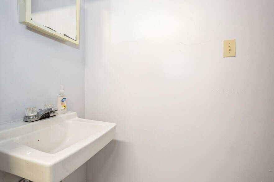 626 Canal Rd, Mount Sinai, NY à louer - Photo de l’immeuble – Image 3 sur 24