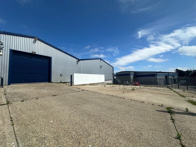 Unit 10 Heron Business Centre, Ashford à louer - Photo de l’immeuble – Image 3 sur 11